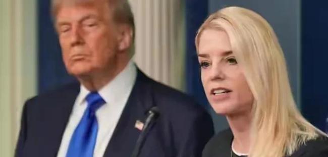 MAGA对特朗普的信任崩塌了 昔日盟友变脸相向