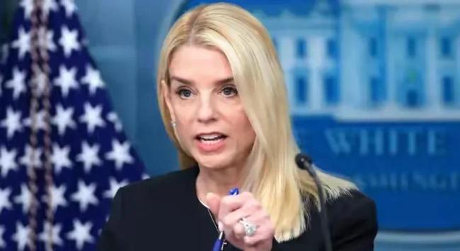 MAGA对特朗普的信任崩塌了 昔日盟友变脸相向